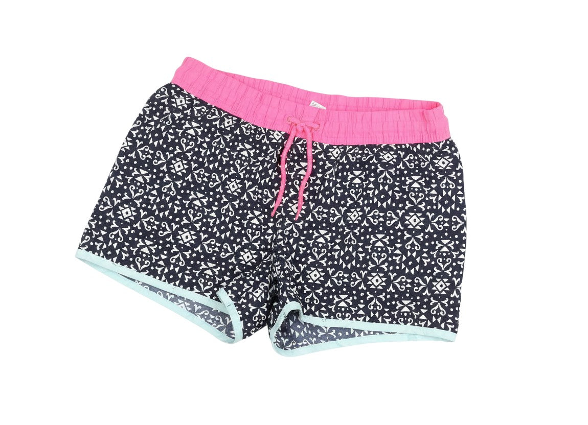 Prewornwholesale Yigga teens athletic shorts featuring a black and white geometric pattern with a pink waistband.