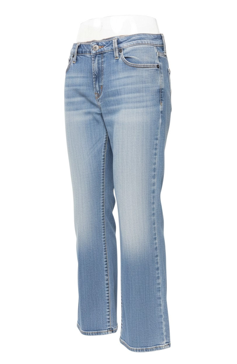 Prewornwholesale Levi's women's blue denim bootcut jeans with a mid-rise fit and classic five-pocket design.