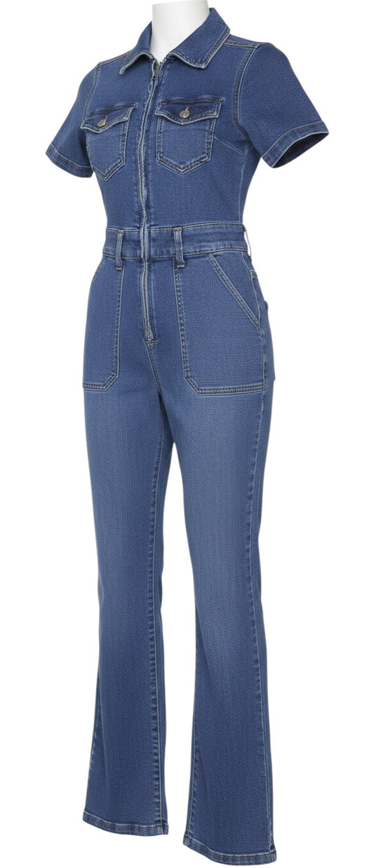 Prewornwholesale Stradivarius blue denim short-sleeve jumpsuit with a front zip, collar, and utility-style pockets.
